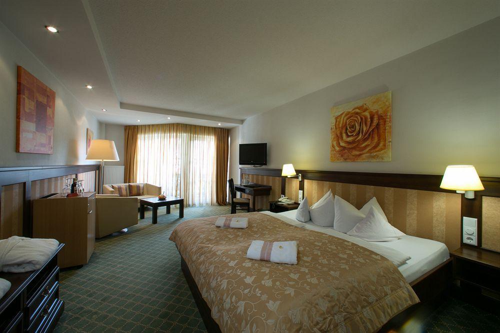 Hotel Hirsch โอเบอร์สเทาเฟิน ภายนอก รูปภาพ