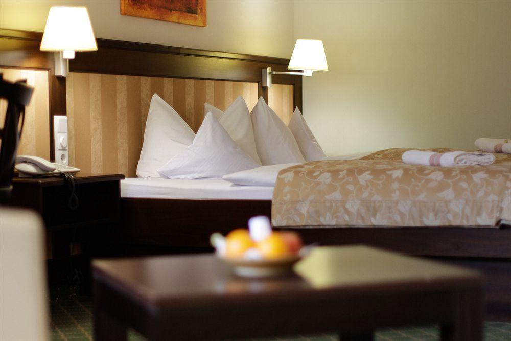 Hotel Hirsch โอเบอร์สเทาเฟิน ภายนอก รูปภาพ