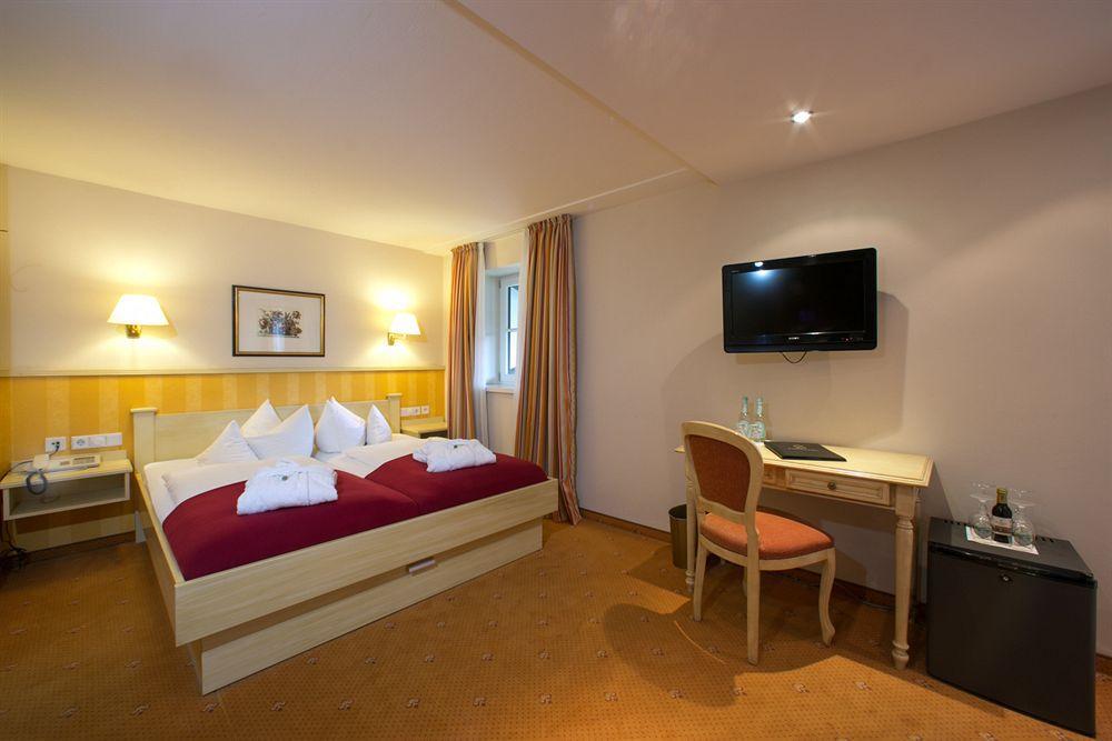 Hotel Hirsch โอเบอร์สเทาเฟิน ภายนอก รูปภาพ